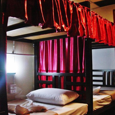 U Hostel Bangkok Esterno foto