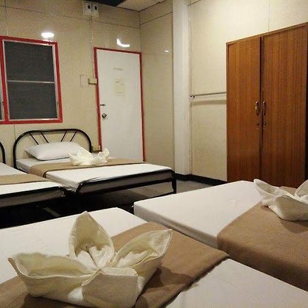 U Hostel Bangkok Esterno foto