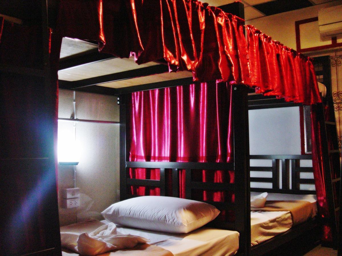 U Hostel Bangkok Esterno foto