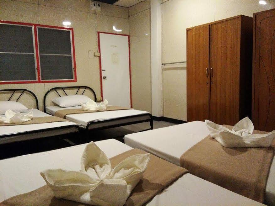 U Hostel Bangkok Esterno foto