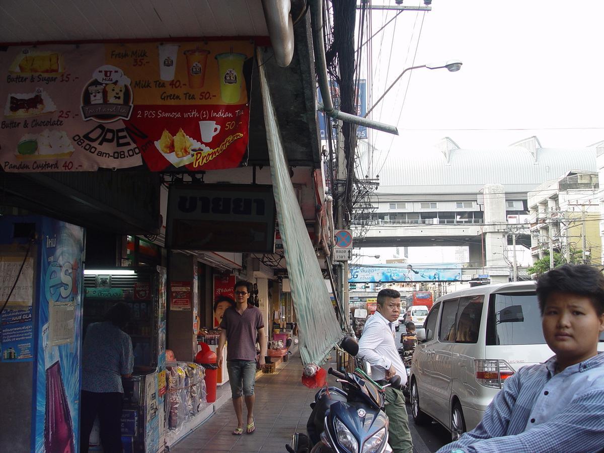 U Hostel Bangkok Esterno foto