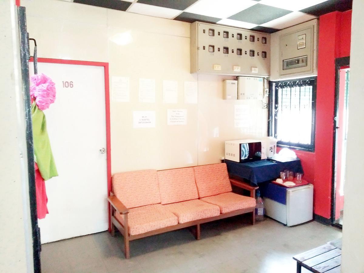U Hostel Bangkok Esterno foto